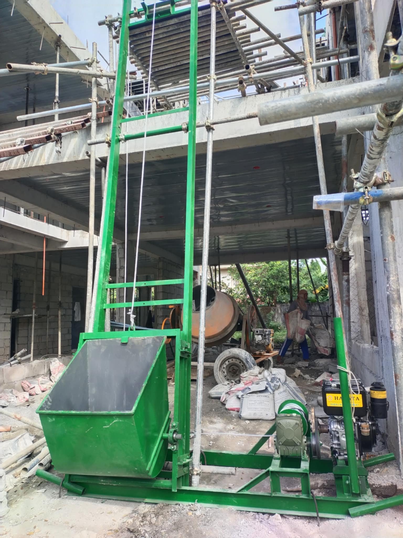 valthink solutions inc Products - Portalift Mini boom crane and Cargo Elevator